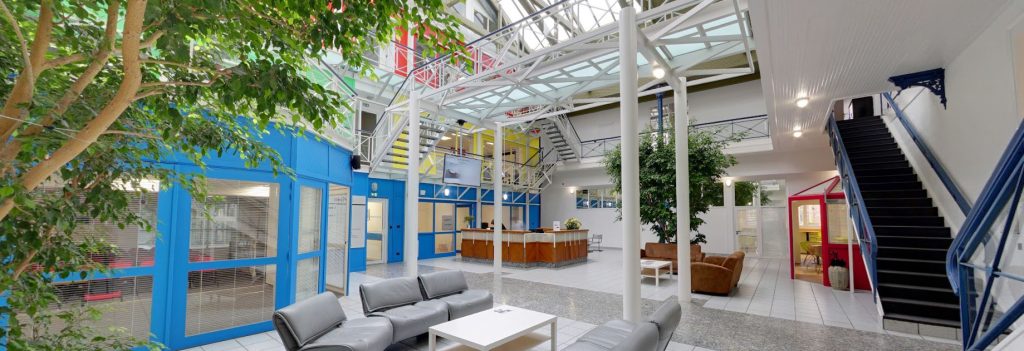 Visite Grande Halle Oberthur location bureaux et espace de coworking à Rennes